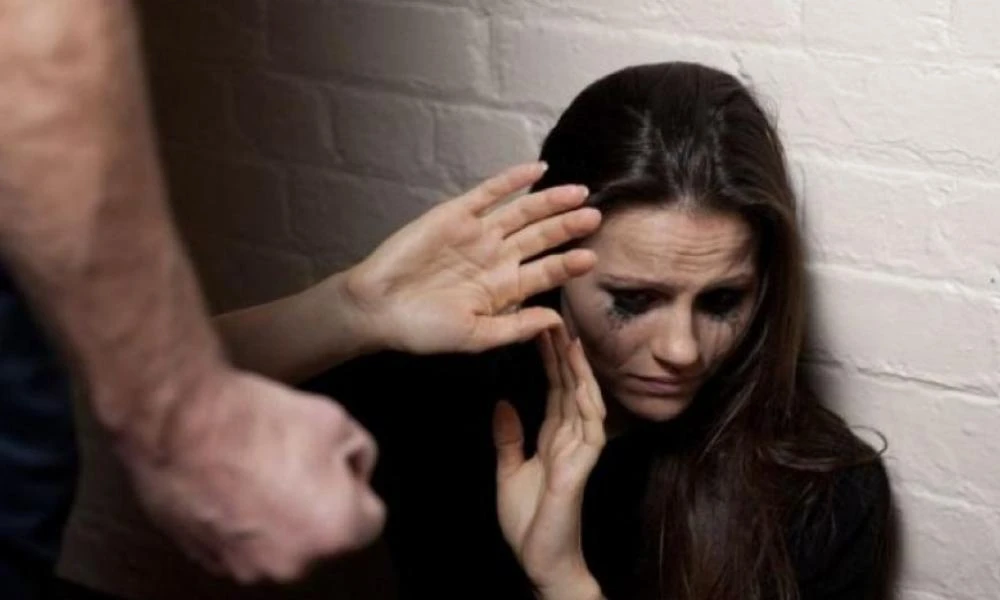 Εύβοια: Άλλο ένα περιστατικό ενδοοικογενειακής βίας- Οι Αρχές αναζητούν επιχειρηματία που ξυλοκόπησε τη σύζυγο του
